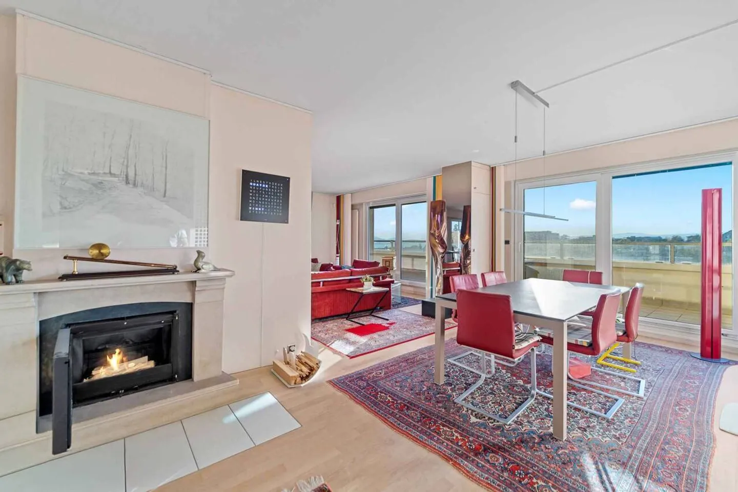 Beautiful penthouse with panoramic balcony and stunning views - Photo 4 of 11