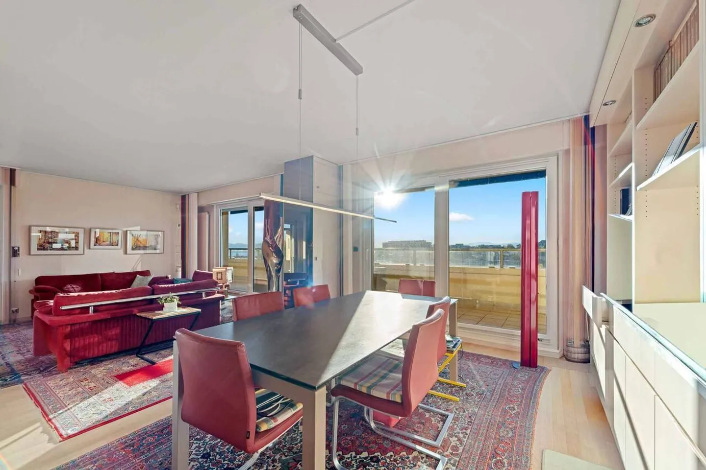 Beautiful penthouse with panoramic balcony and stunning views - Photo 5 of 11