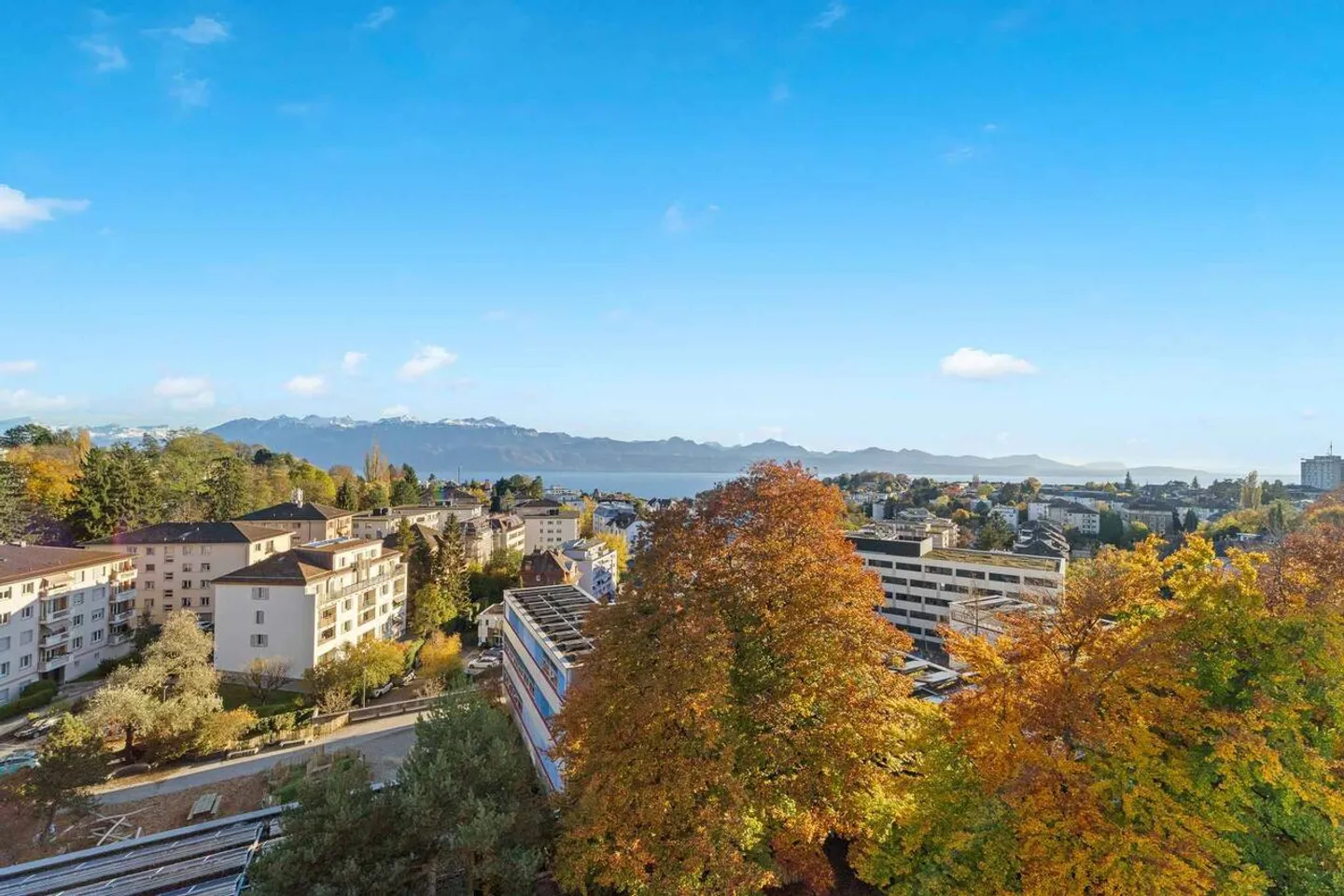 Beautiful penthouse with panoramic balcony and stunning views - Photo 11 of 11