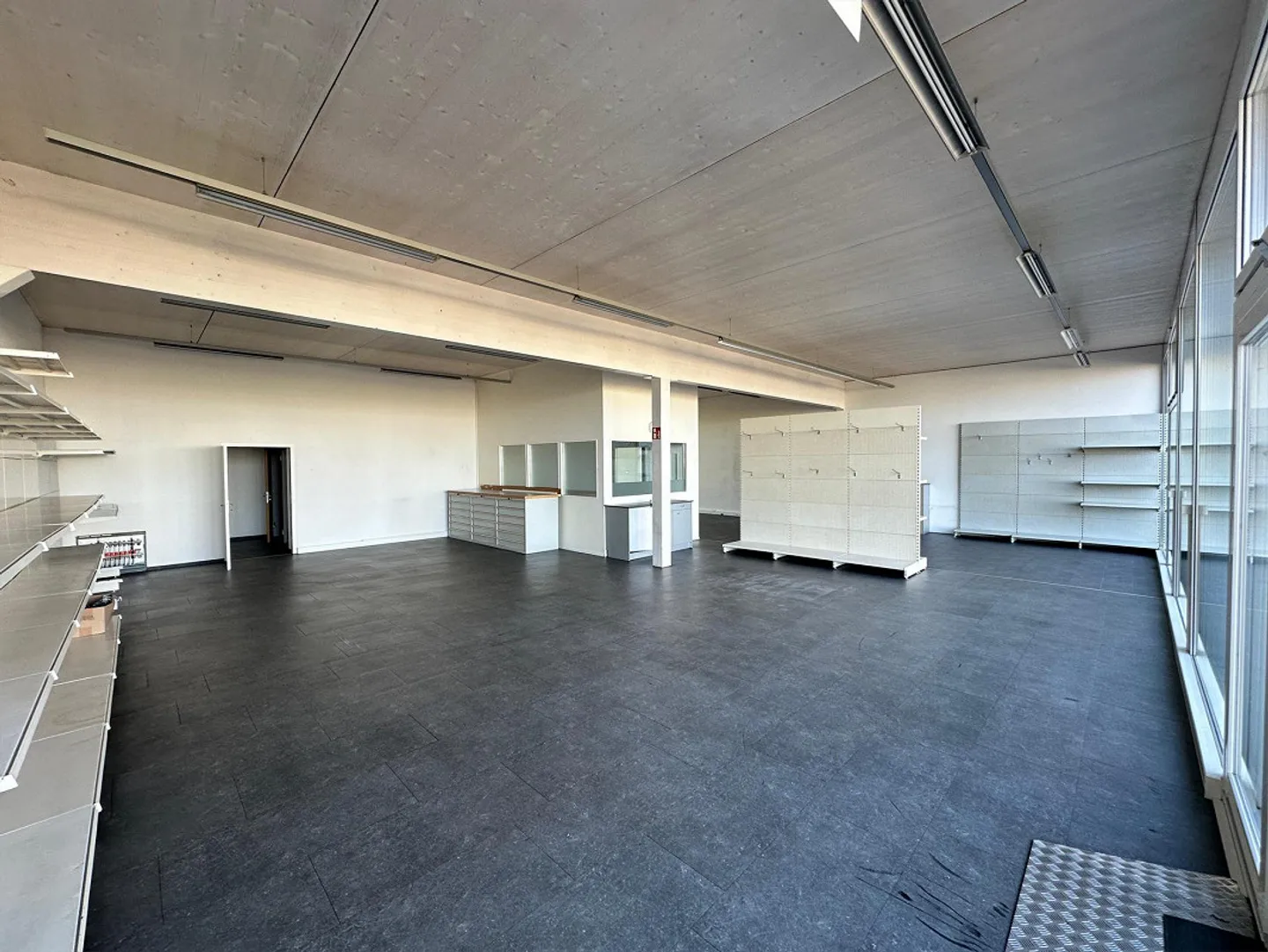 First-Class Commercial Space - Ideally Located Near Altenrhein Airport - Photo 2 of 13