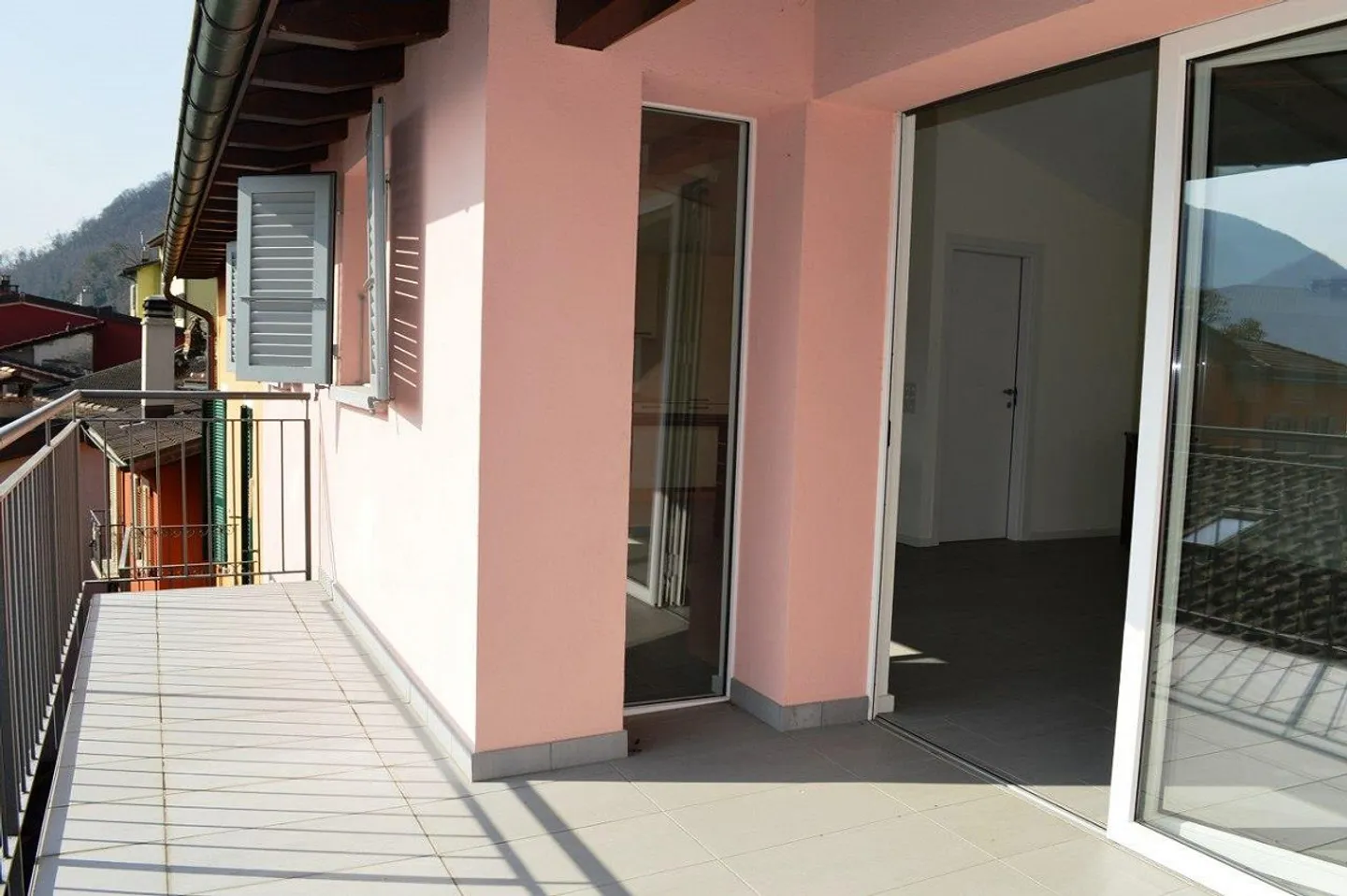 COMPLETELY RENOVATED HOUSE WITH TERRACE - Photo 6 of 13