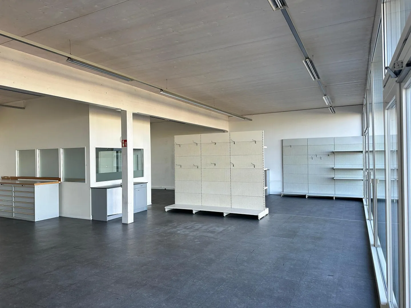 First-Class Commercial Space - Ideally Located Near Altenrhein Airport - Photo 3 of 13