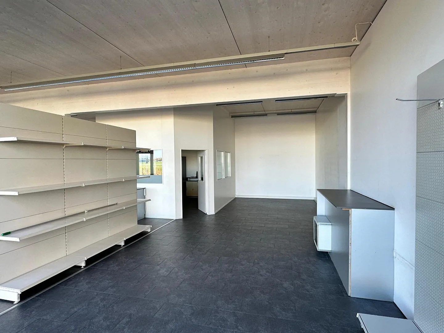 First-Class Commercial Space - Ideally Located Near Altenrhein Airport - Photo 5 of 13