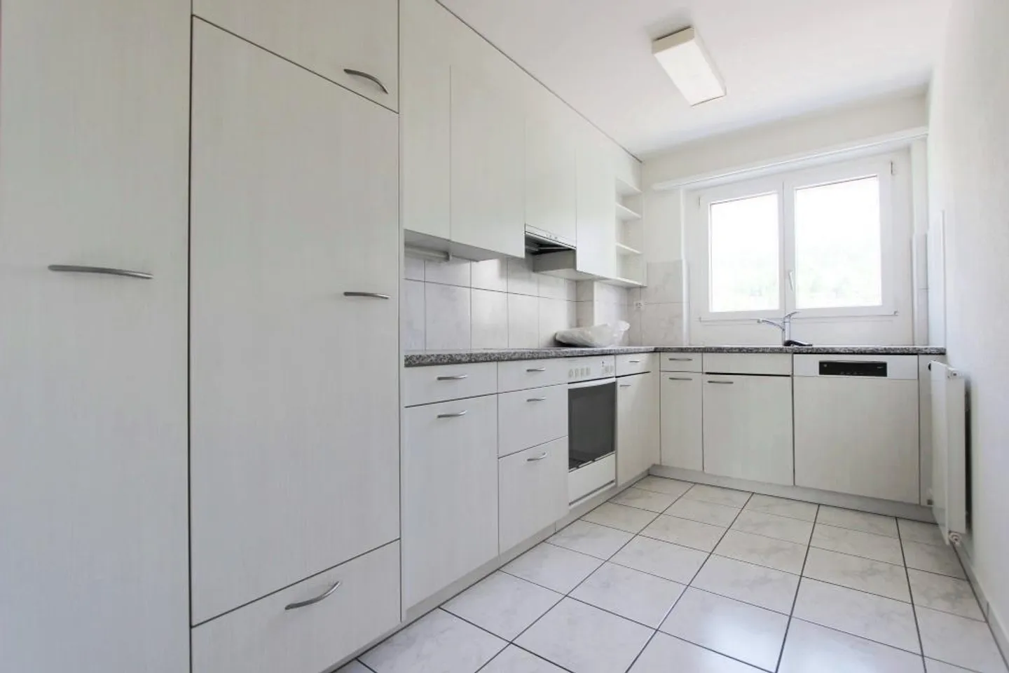 Apartment with large sunny balcony - Photo 2 of 4