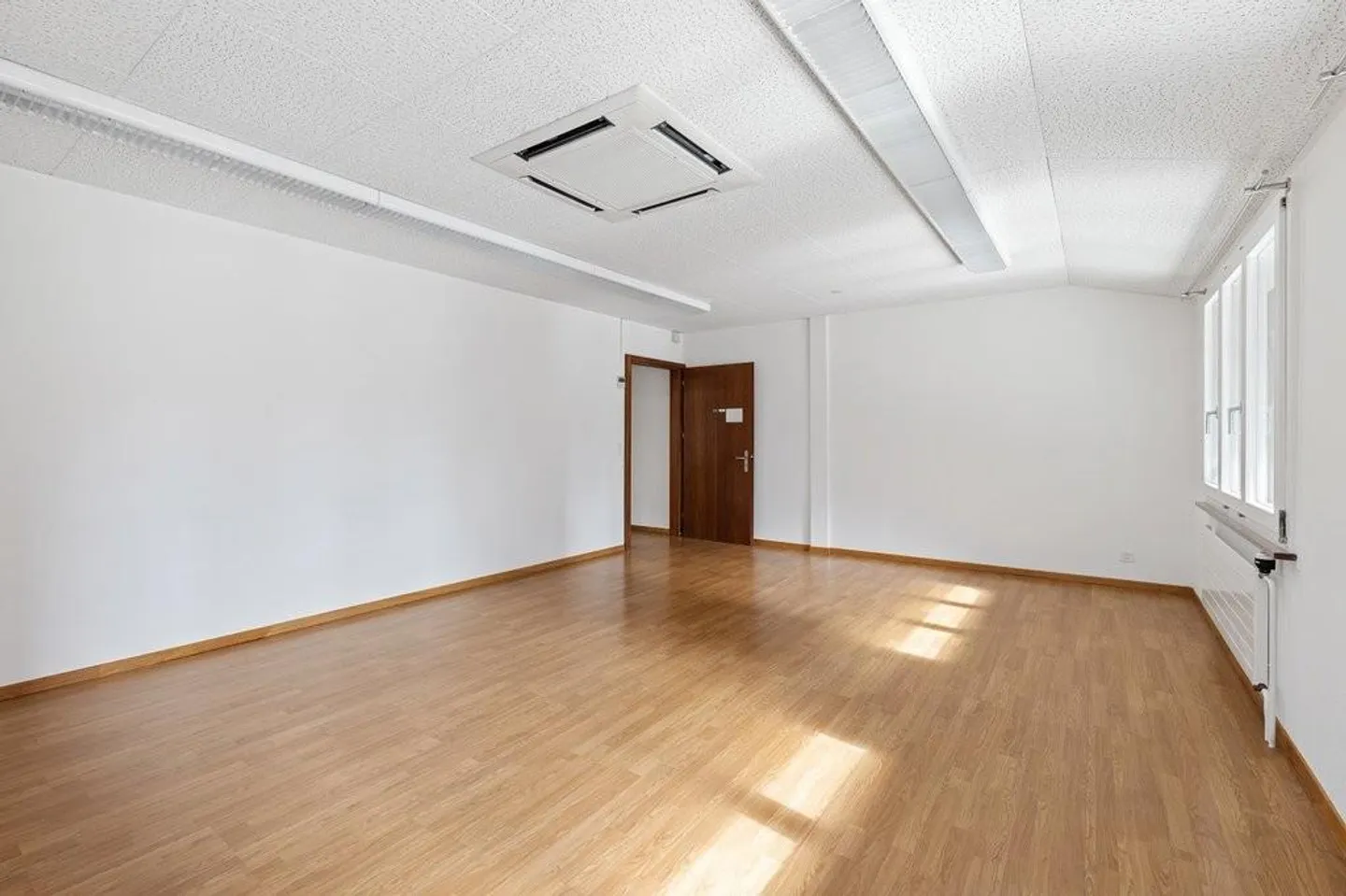 Il tuo nuovo studio in una posizione ottimale - Foto 2 di 3