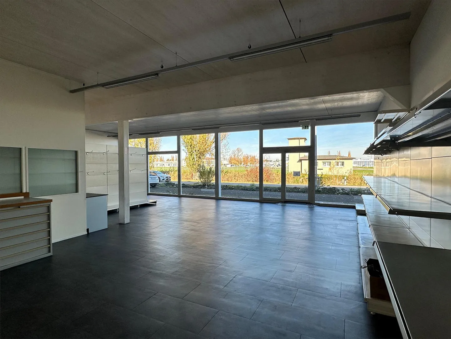 First-Class Commercial Space - Ideally Located Near Altenrhein Airport - Photo 6 of 13