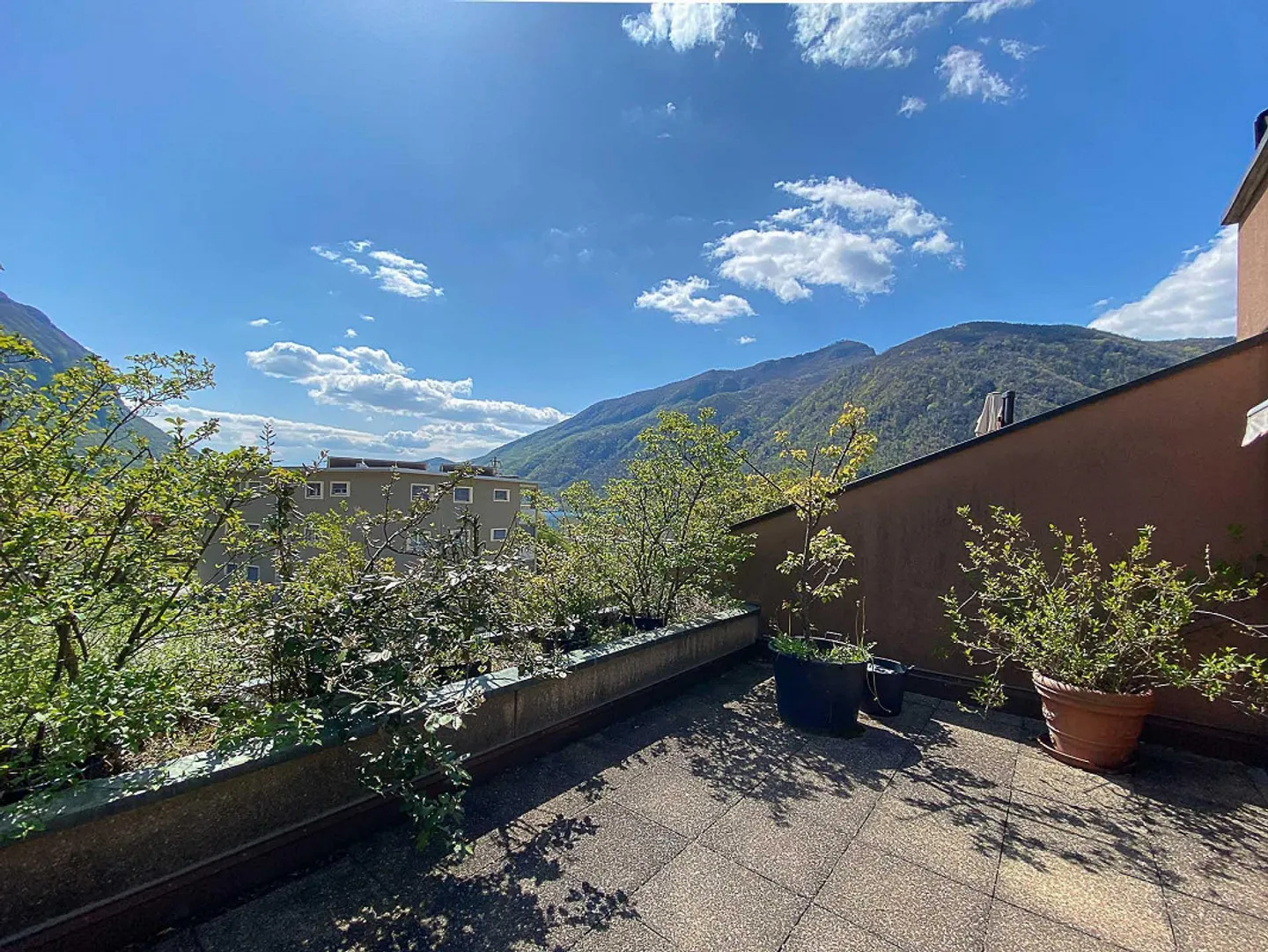 Spacious twin house with garden in Melano - Photo 11 of 19