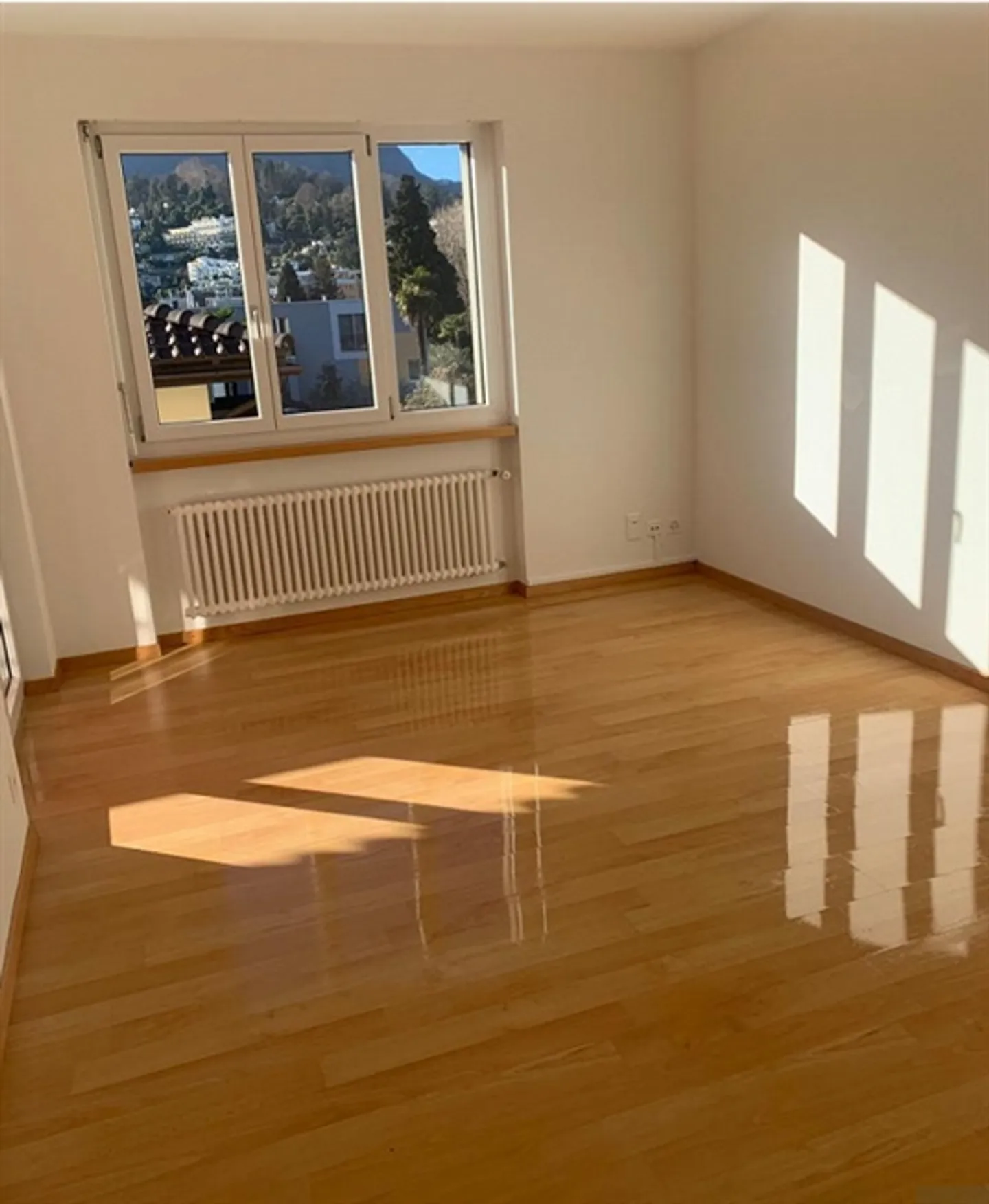 «Ascona helle 2,5-Zimmer-Wohnung mit Aussenstellplatz / Ascona luminoso appartamento di 2.5 locali con posteggio esterno in Zweitwohnsitz» - Foto 2 von 10