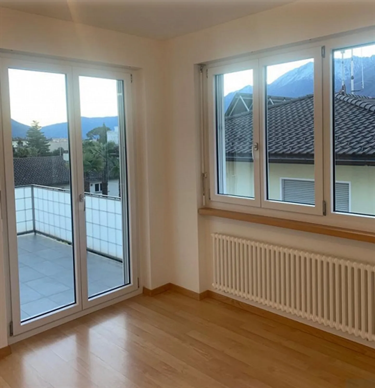 «Ascona helle 2,5-Zimmer-Wohnung mit Aussenstellplatz / Ascona luminoso appartamento di 2.5 locali con posteggio esterno in Zweitwohnsitz» - Foto 3 von 10