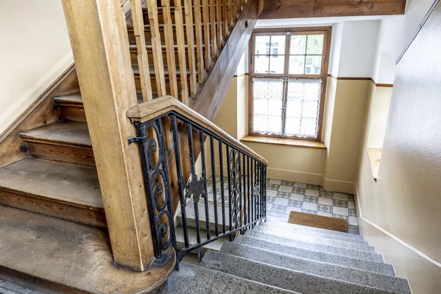 Freshly renovated old building apartment with large terrace - Photo 2 of 12