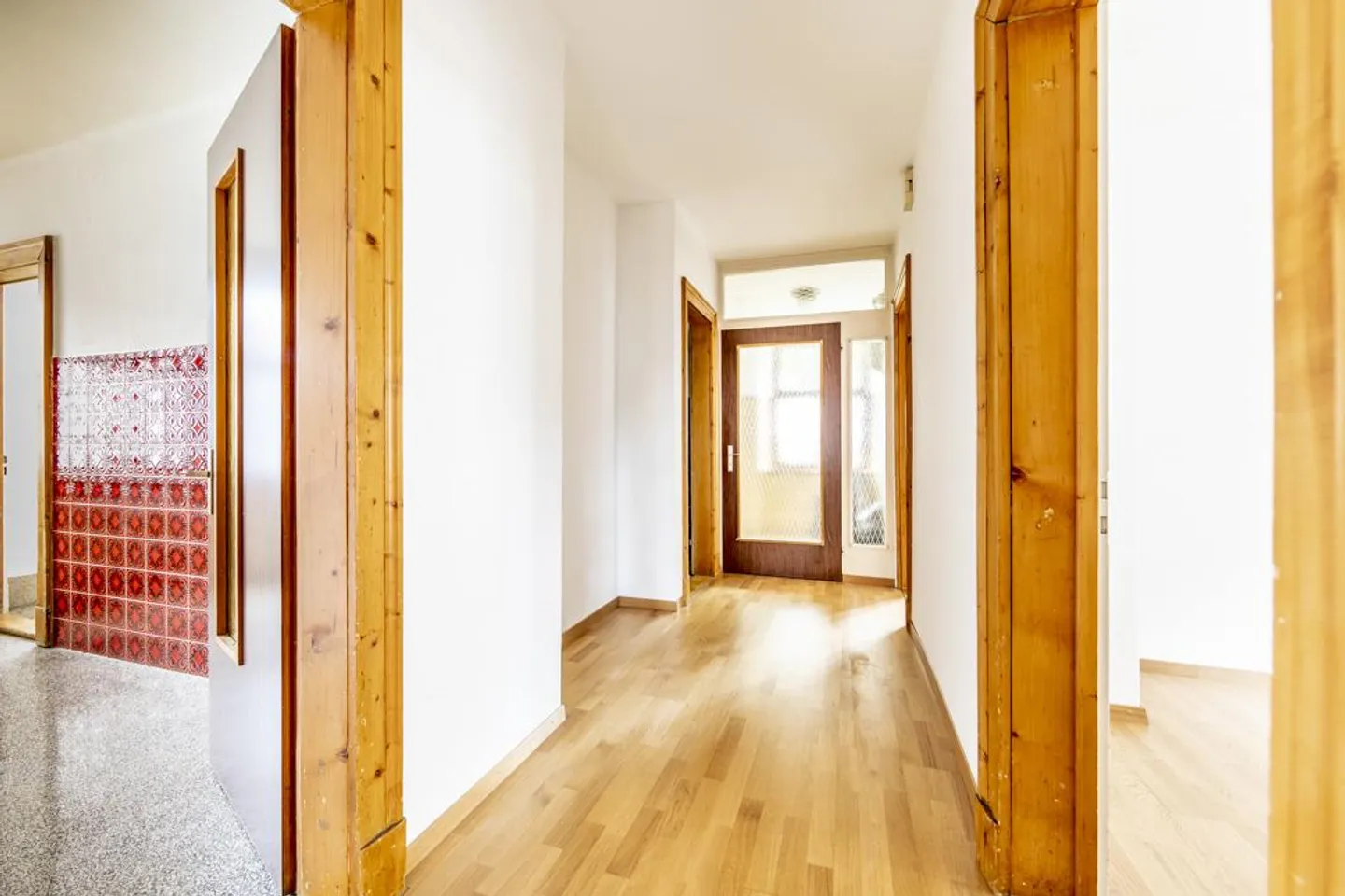 Freshly renovated old building apartment with large terrace - Photo 3 of 12