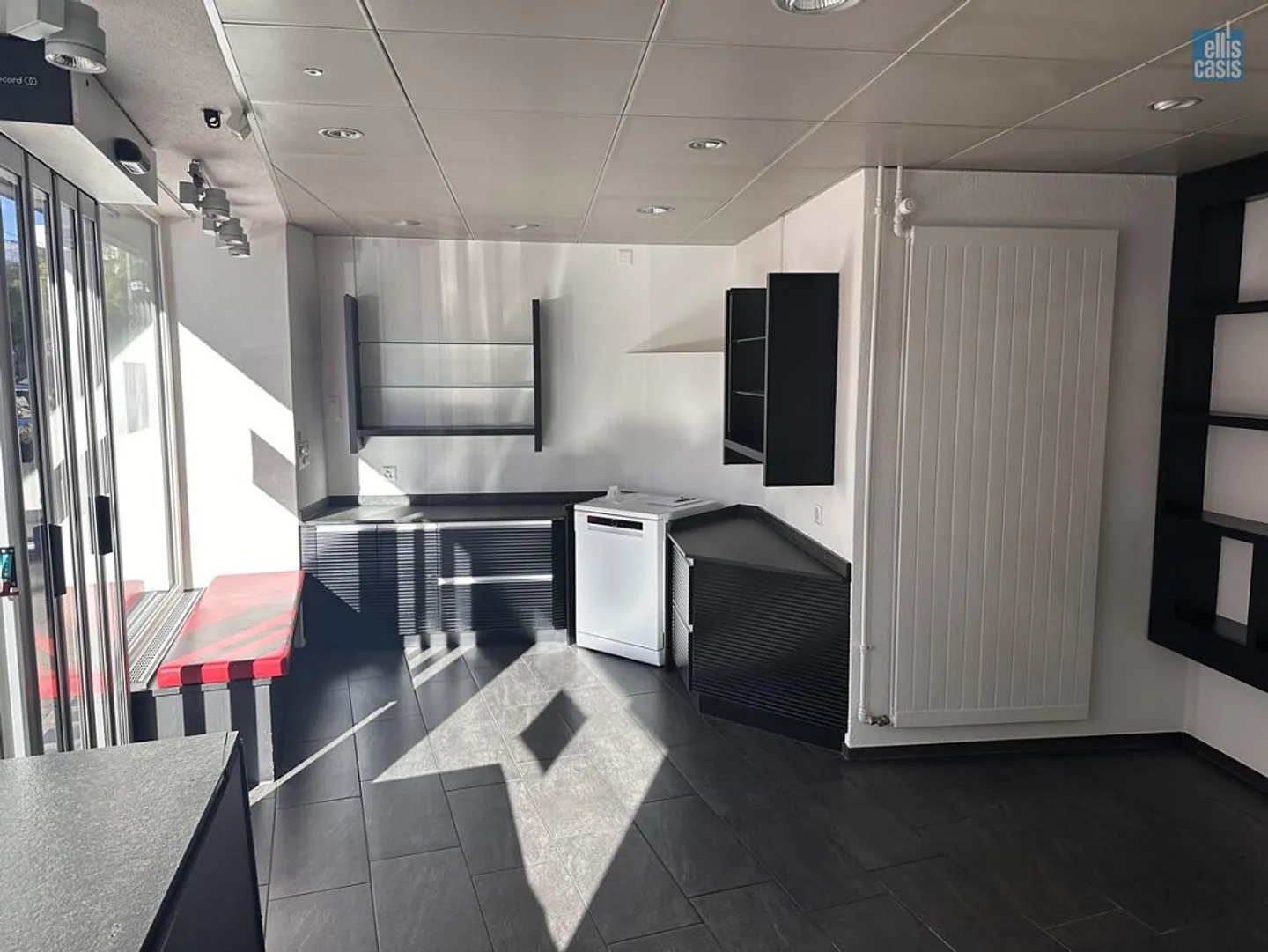 Espace commercial attrayant pour bureau, cabinet ou service - Photo 1 sur 11