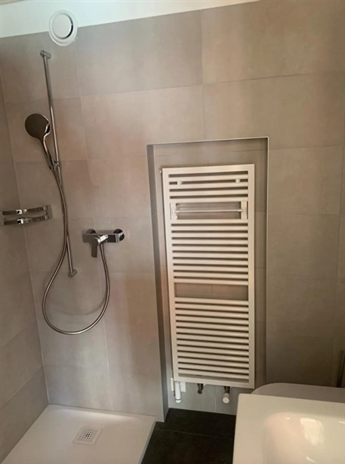«Ascona helle 2,5-Zimmer-Wohnung mit Aussenstellplatz / Ascona luminoso appartamento di 2.5 locali con posteggio esterno in Zweitwohnsitz» - Foto 8 von 10