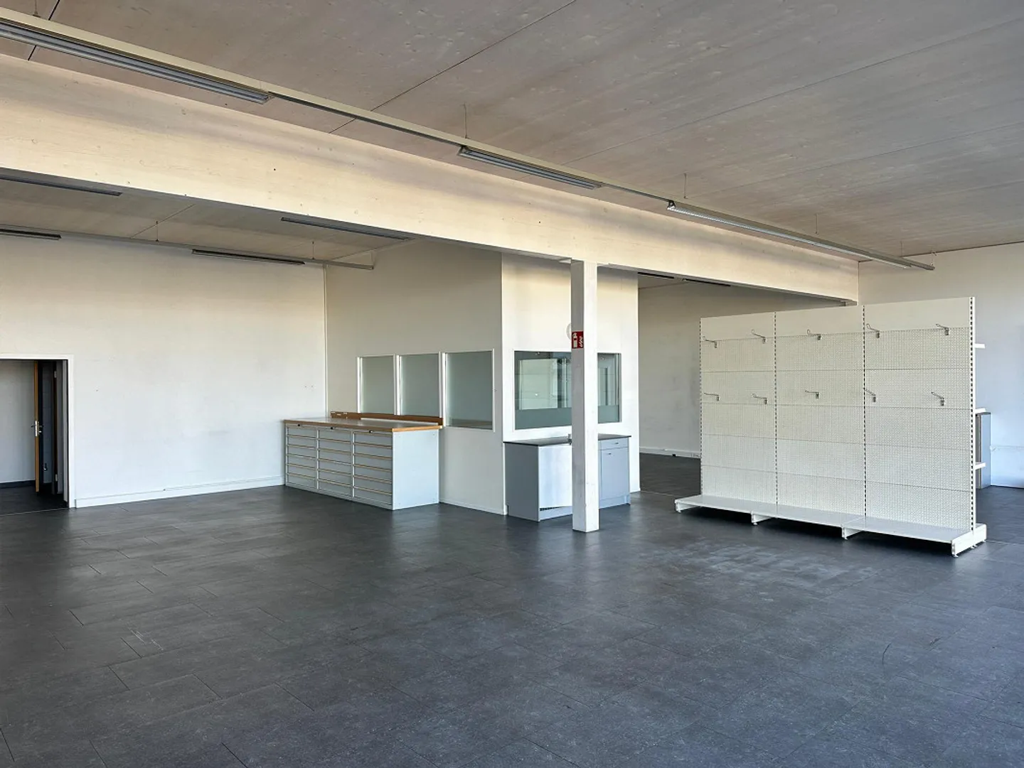 First-Class Commercial Space - Ideally Located Near Altenrhein Airport - Photo 8 of 13