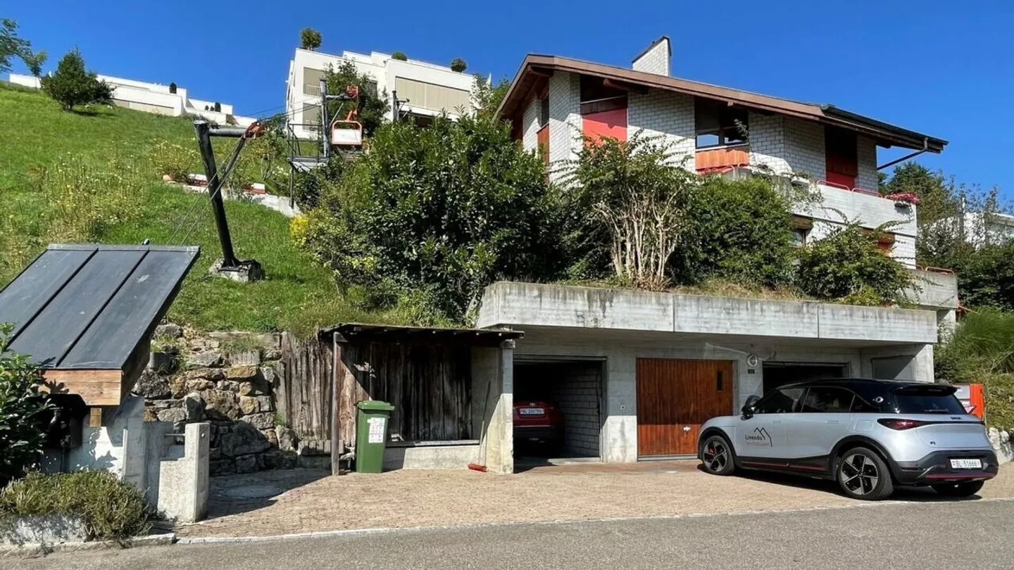 Two-family house with office in the best residential area of Liestal - Photo 2 of 20