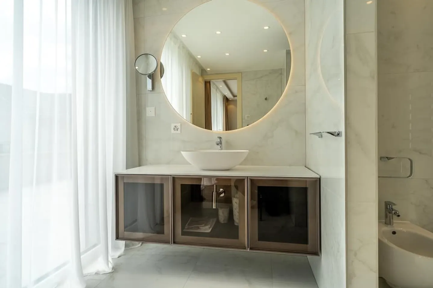 Large contemporary villa with 5 en-suite bedrooms - Photo 10 of 13