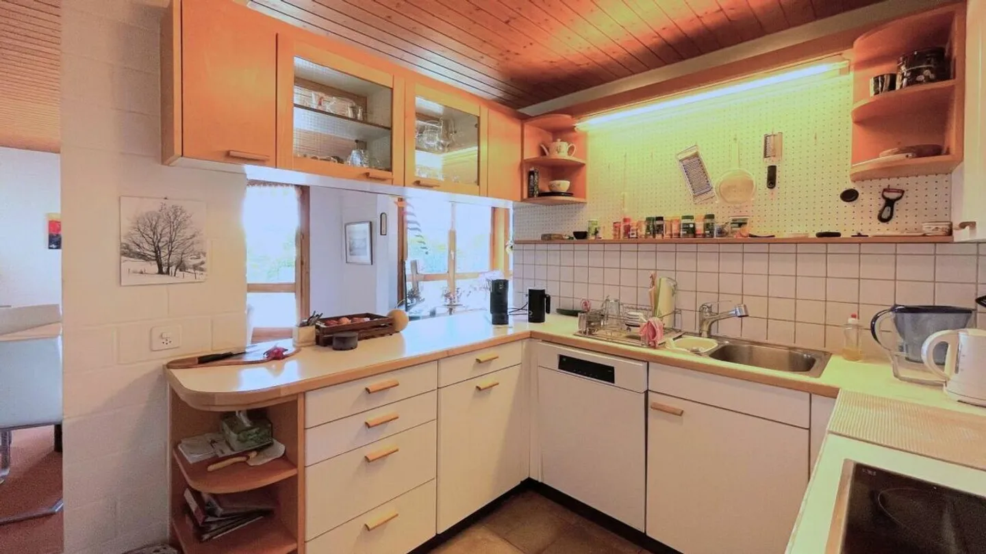 Two-family house with office in the best residential area of Liestal - Photo 5 of 20