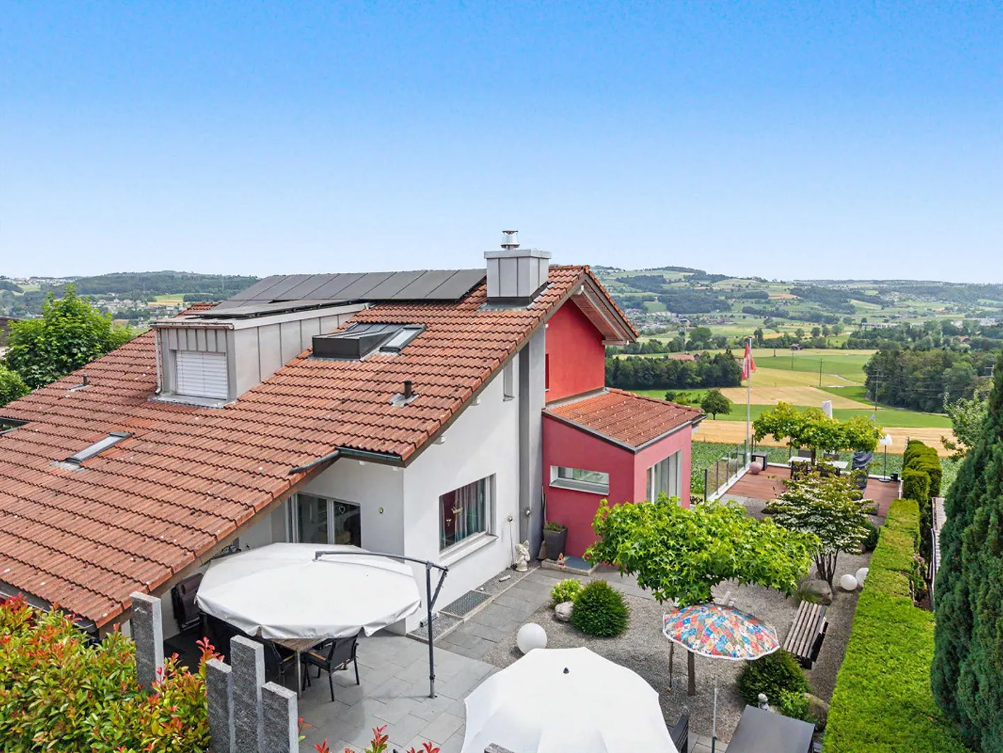 Grosszügiges Einfamilienhaus mit Aussicht - Foto 1 von 6