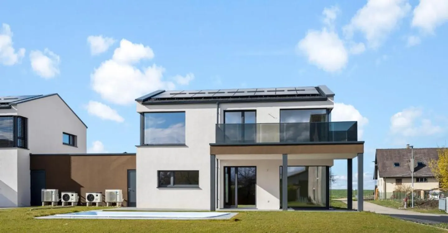 Villa Familiare Moderna con Piscina - Foto 1 di 12