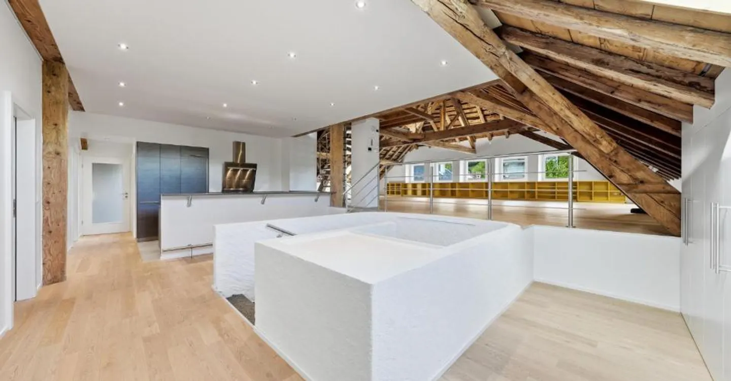 Spacious Attic Apartment - Photo 2 of 10