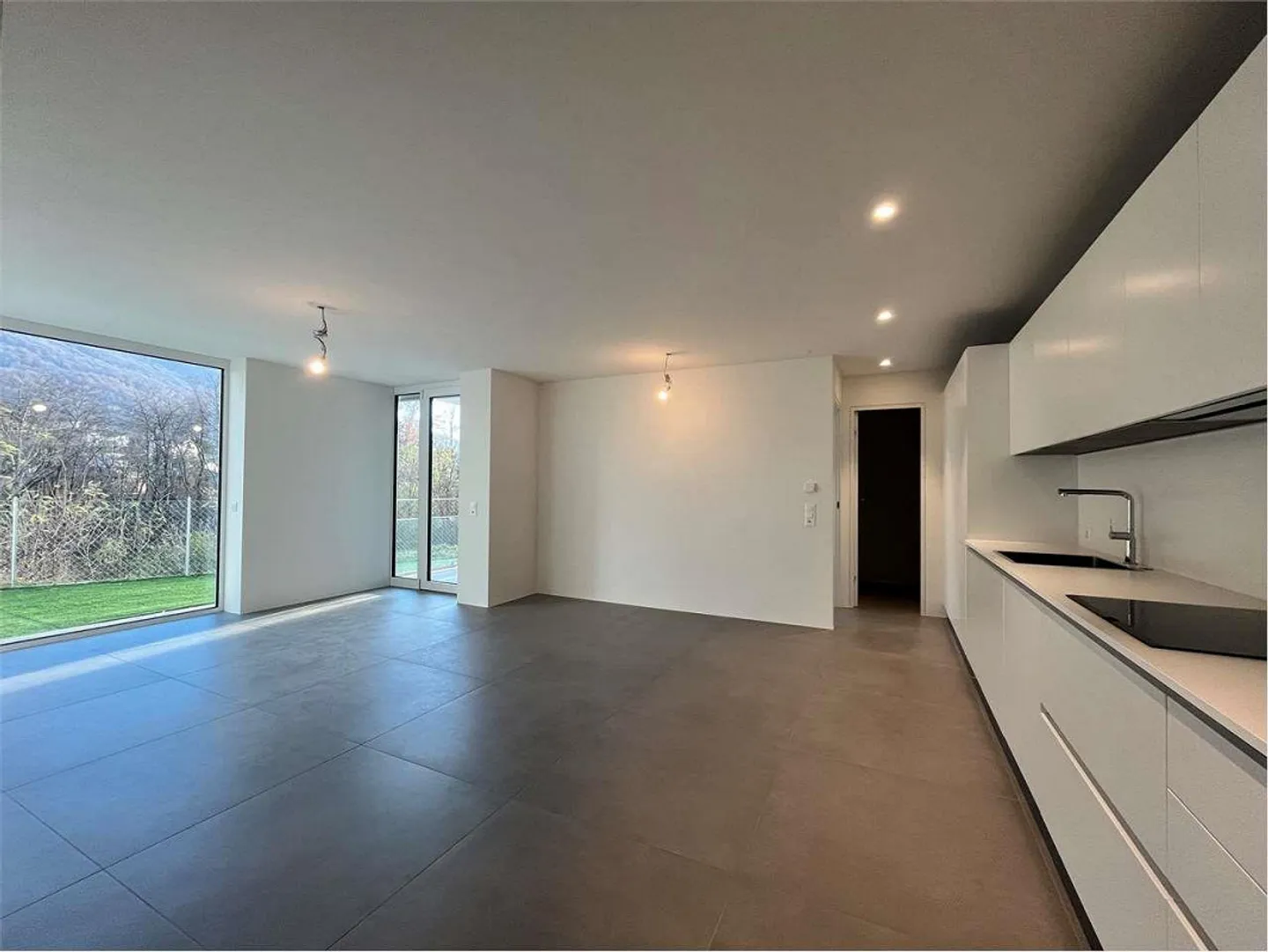 Modern 2.5-room apartment with or without garden - Photo 2 of 11