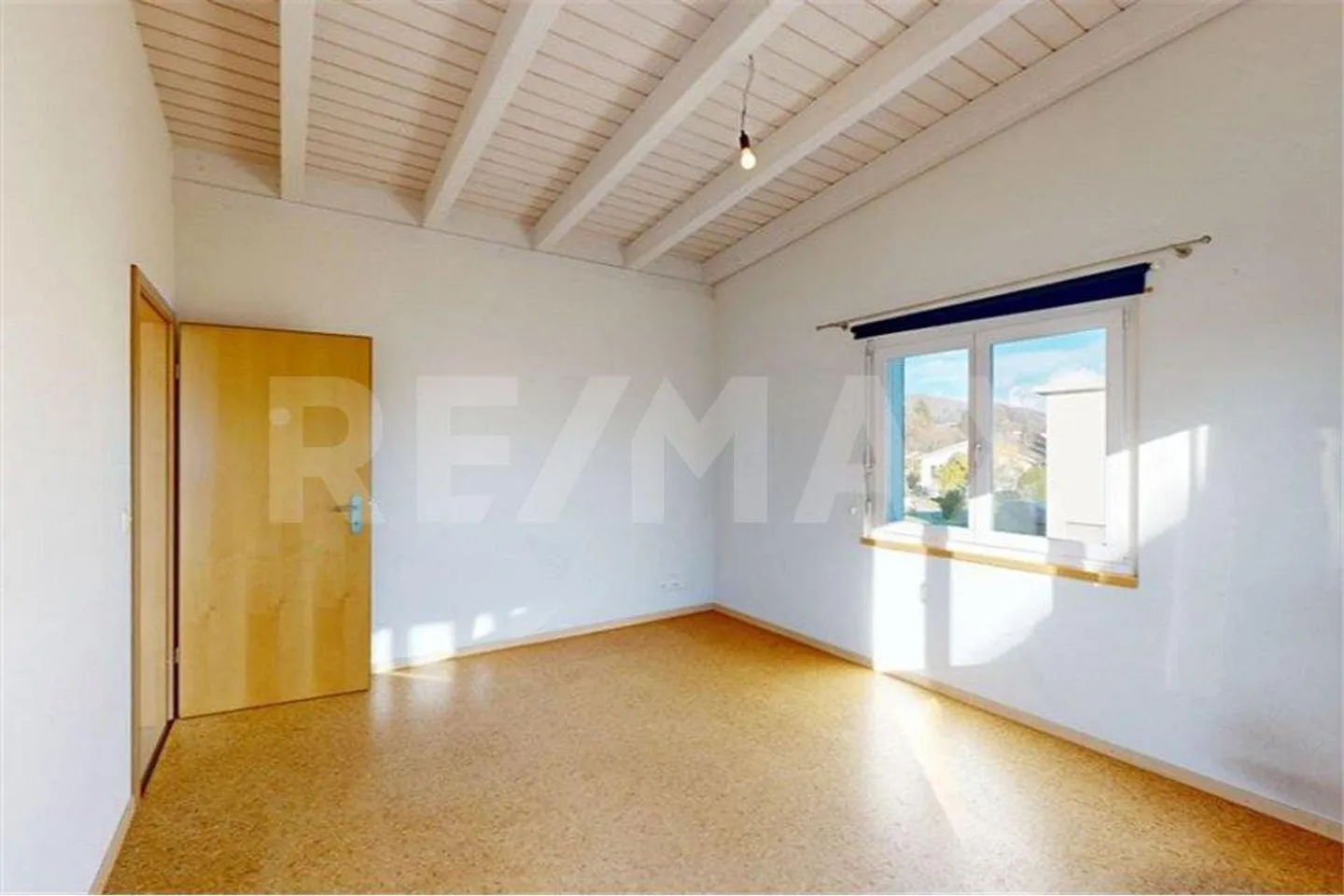 5.5 Room Single Family House in Quiet Neighborhood - Photo 10 of 13