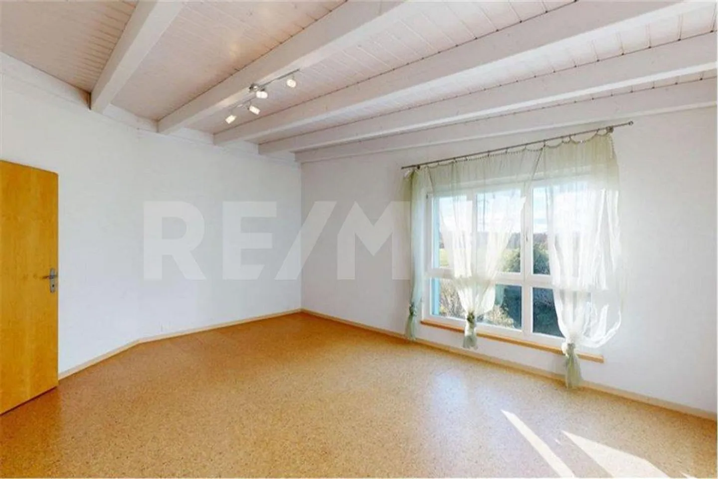 5.5 Room Single Family House in Quiet Neighborhood - Photo 12 of 13