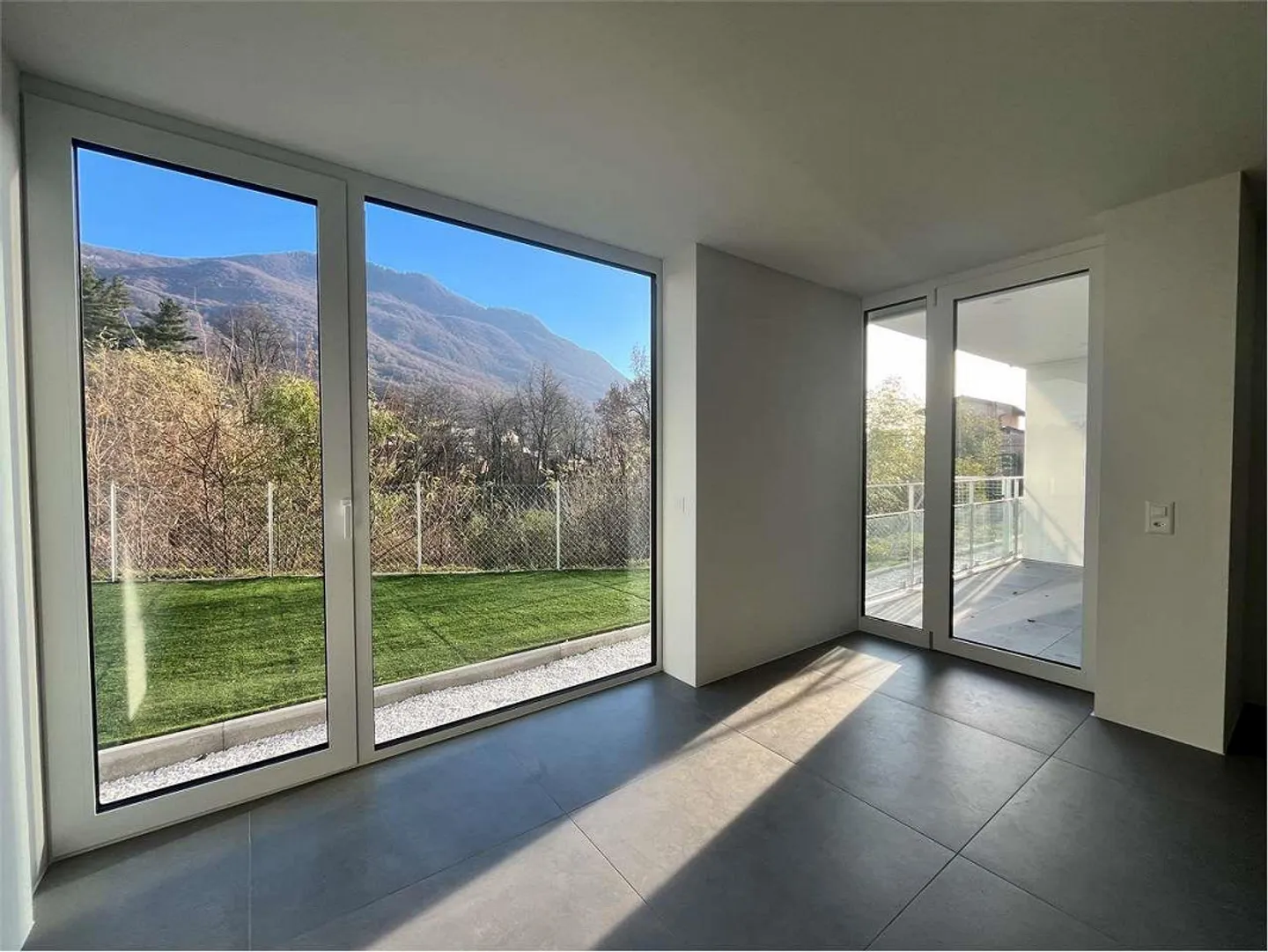 Modern 2.5-room apartment with or without garden - Photo 4 of 11