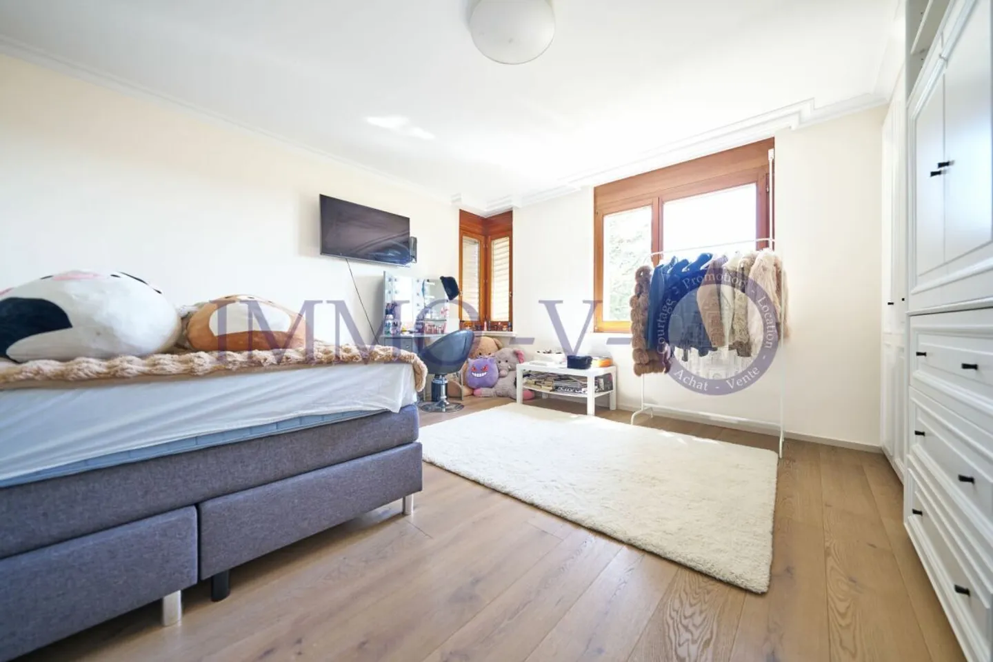 EXCLUSIVE WITH INDOOR SWIMMING POOL AND LARGE PLOT - Photo 11 of 15