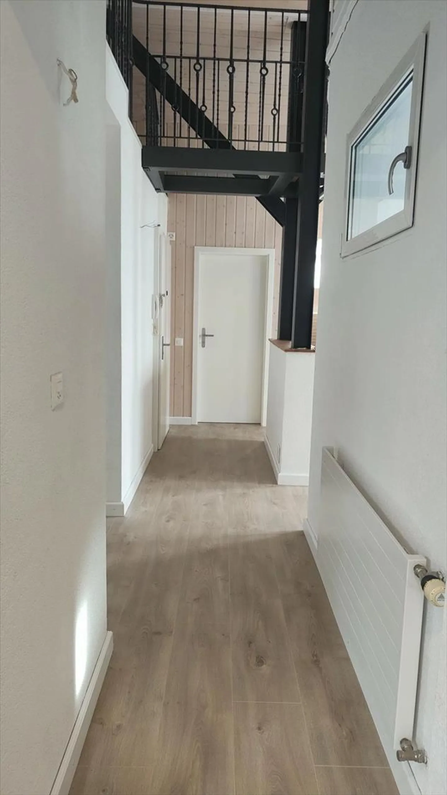Appartement de 4.5 pièces entièrement refait à neuf au 3ème étage - Photo 2 sur 9