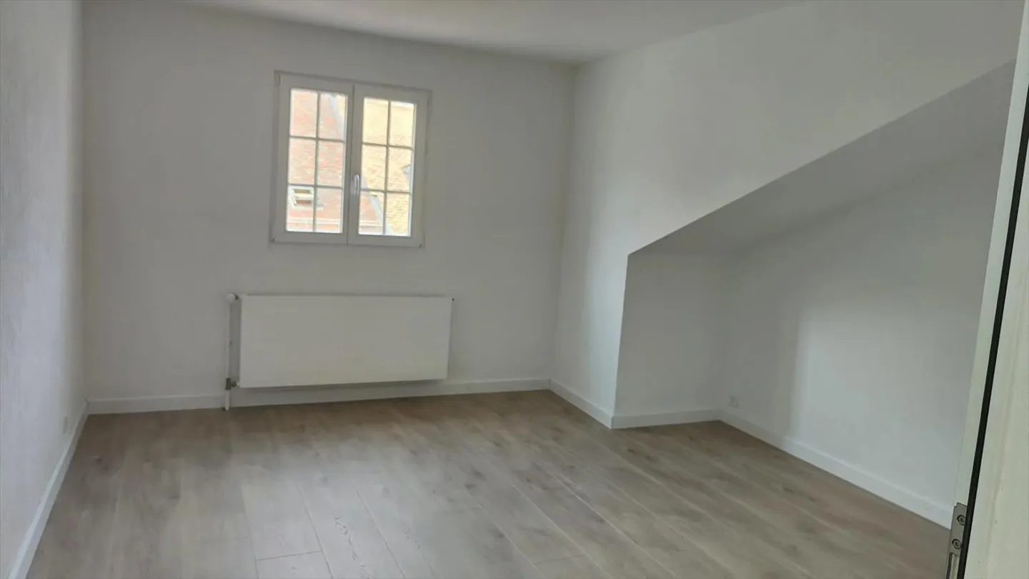 Appartement de 4.5 pièces entièrement refait à neuf au 3ème étage - Photo 3 sur 9