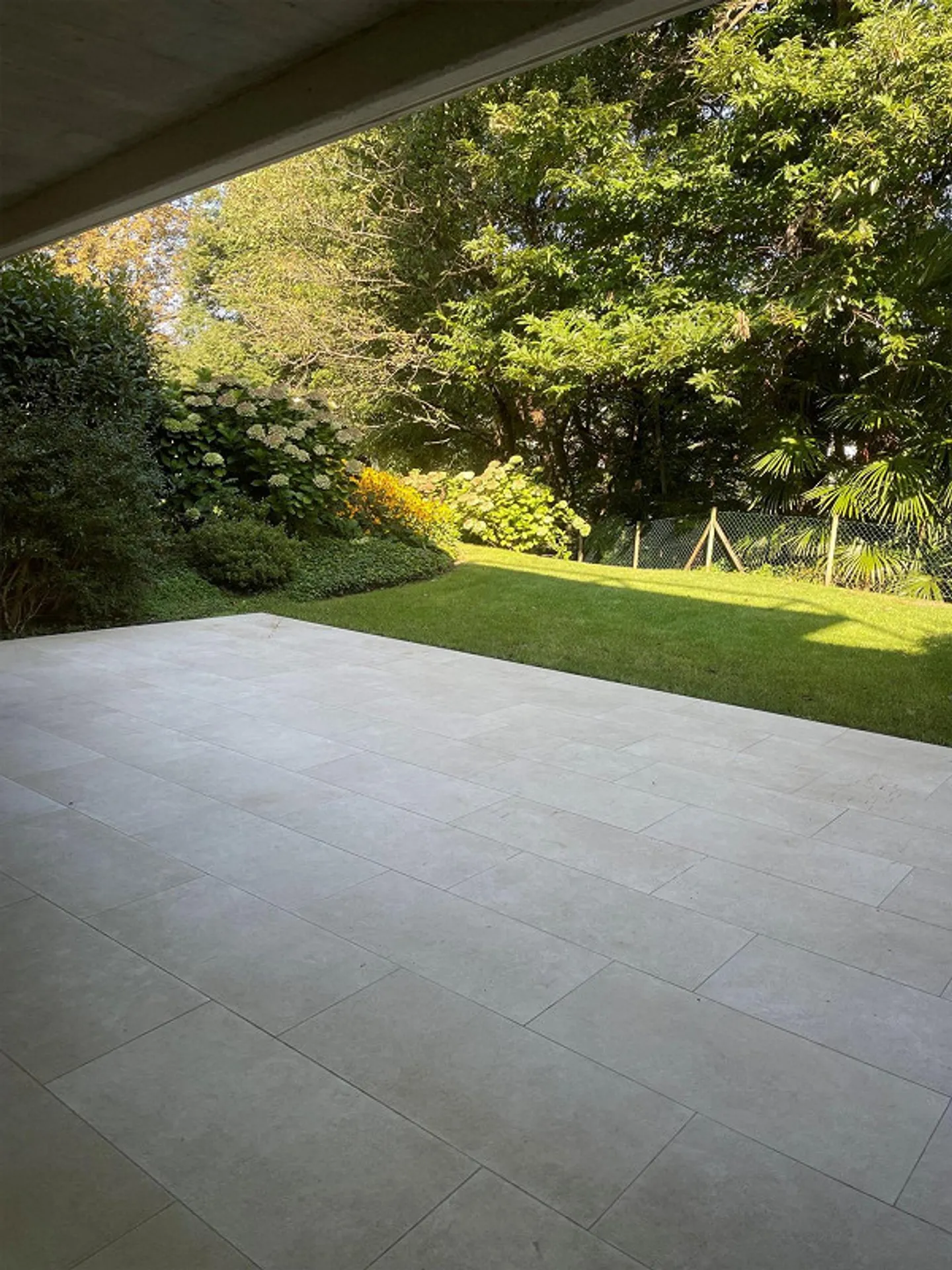 Appartamento elegante con 3,5 stanze e giardino privato in una residenza prestigiosa - Foto 8 di 12