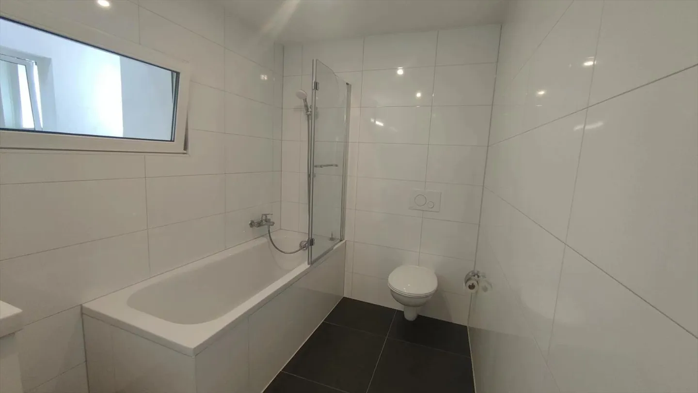 Appartement de 4.5 pièces entièrement refait à neuf au 3ème étage - Photo 5 sur 9