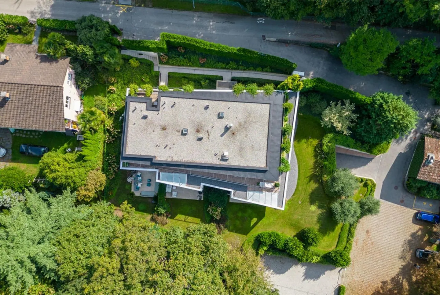 Appartamento elegante con 3,5 stanze e giardino privato in una residenza prestigiosa - Foto 10 di 12