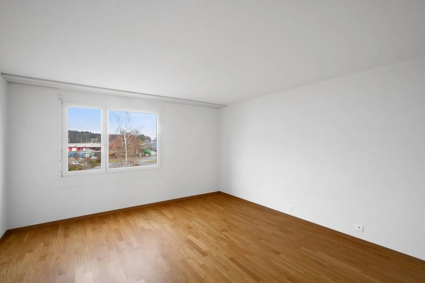 Sunny residential area in a child-friendly environment - Photo 2 of 11