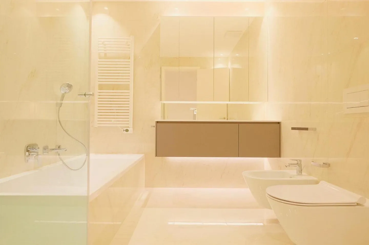 Appartamento elegante con 3,5 stanze e giardino privato in una residenza prestigiosa - Foto 3 di 12