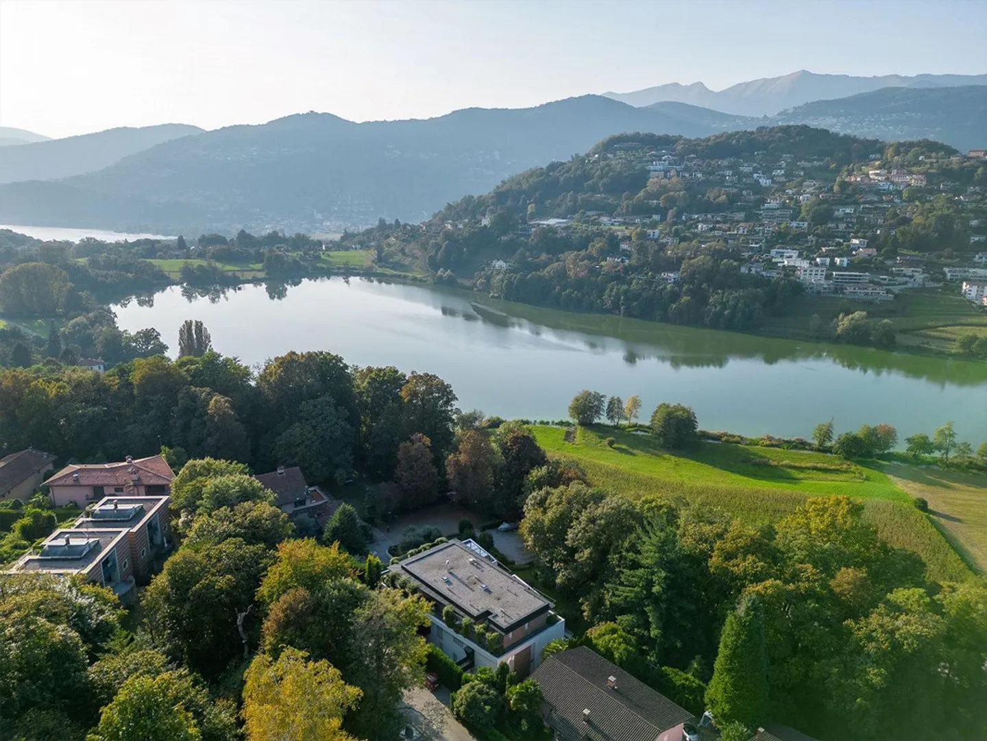 Appartamento elegante con 3,5 stanze e giardino privato in una residenza prestigiosa - Foto 4 di 12