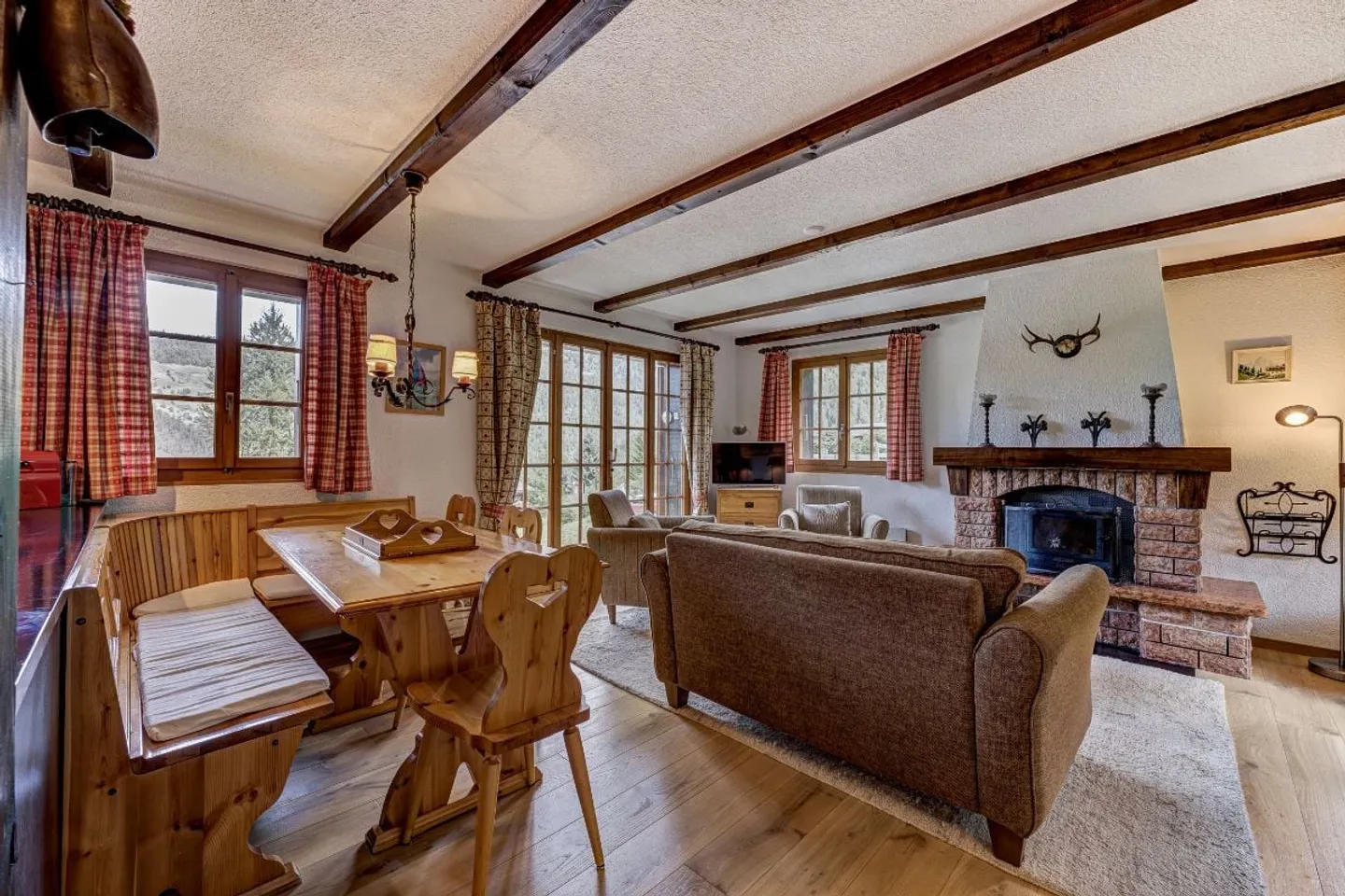 Klassisches 3-Schlafzimmer-Alpen-Chalet mit ausgezeichnetem Blick - Foto 2 von 13