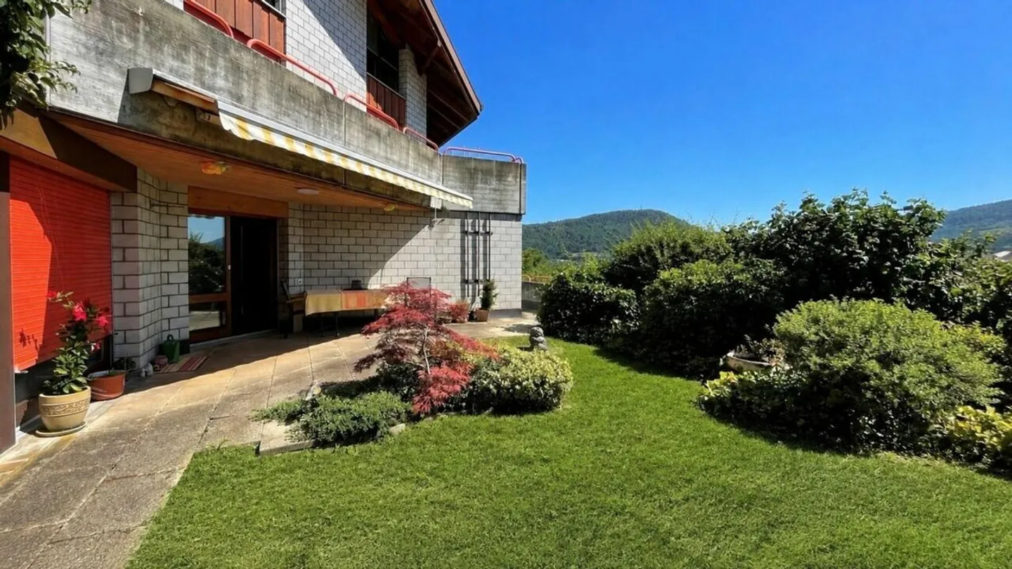 Two-family house with office in the best residential area of Liestal - Photo 9 of 20