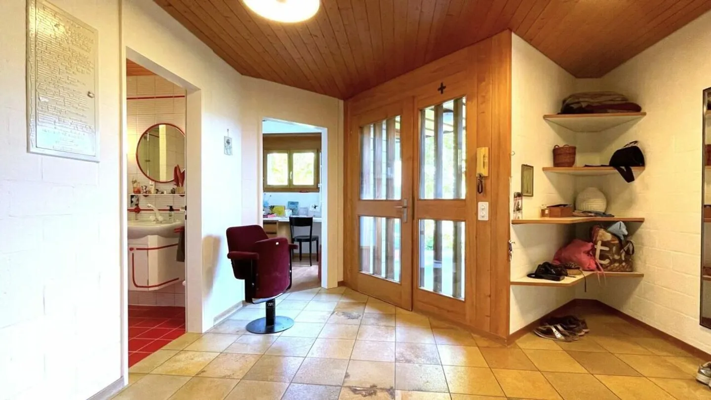 Two-family house with office in the best residential area of Liestal - Photo 11 of 20