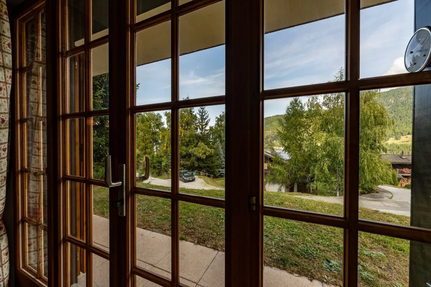 Klassisches 3-Schlafzimmer-Alpen-Chalet mit ausgezeichnetem Blick - Foto 9 von 13