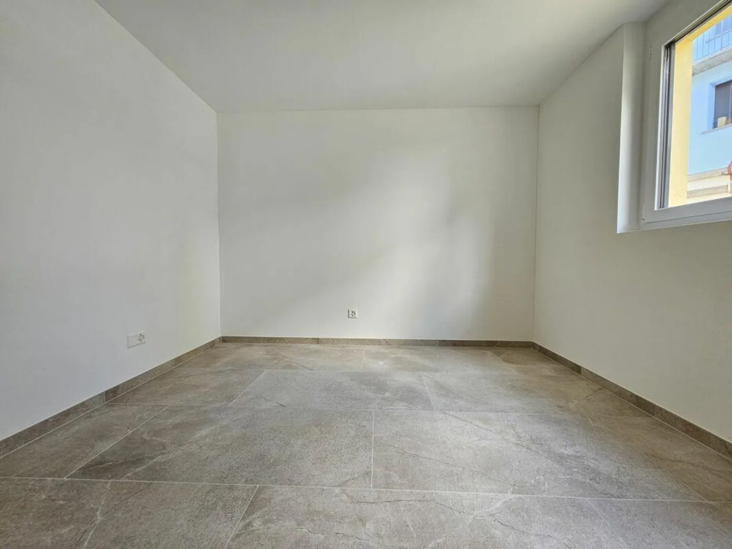 Modernes 3.5-Zimmer-Apartment mit Garten in Gordola - Foto 10 von 13