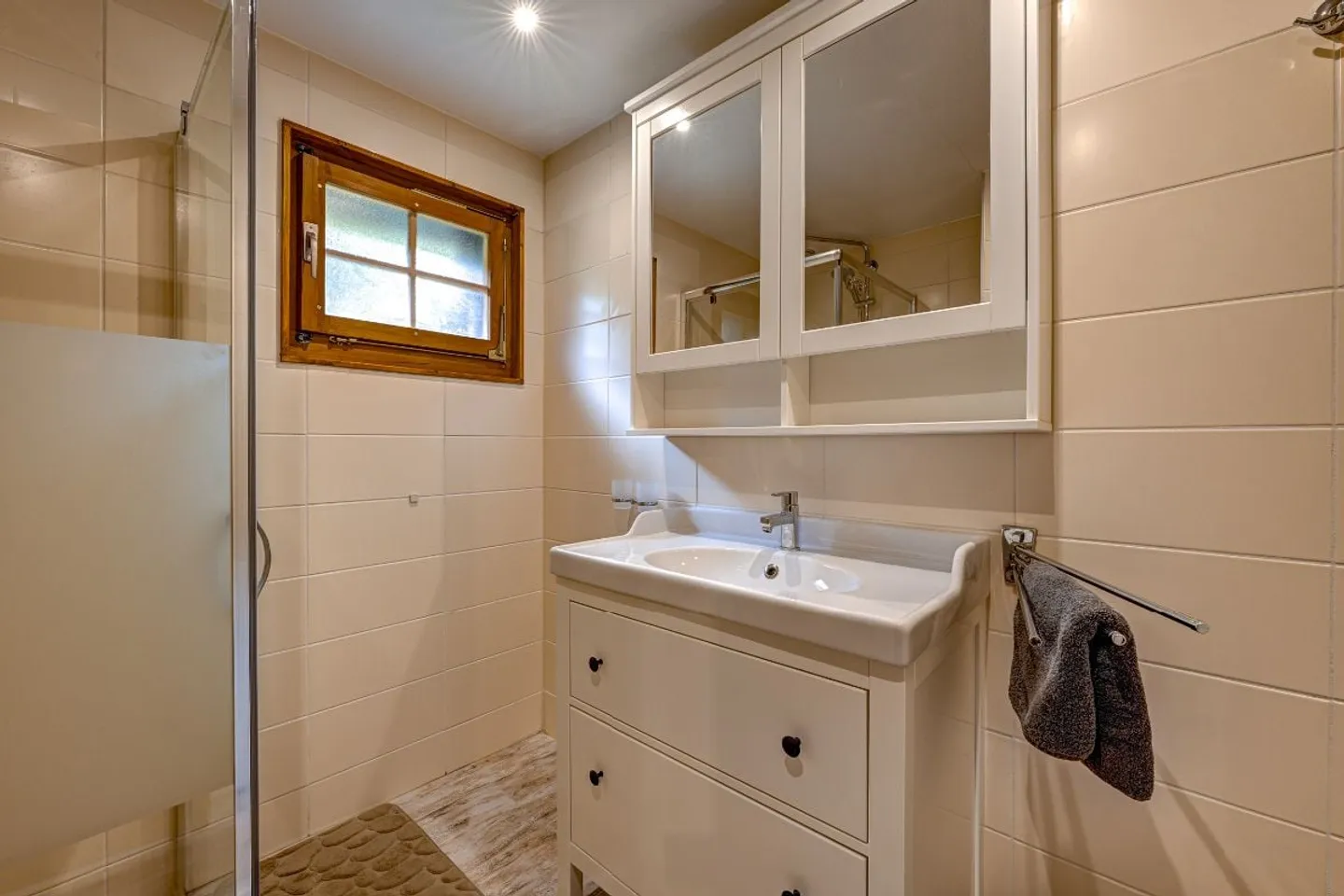 Klassisches 3-Schlafzimmer-Alpen-Chalet mit ausgezeichnetem Blick - Foto 13 von 13