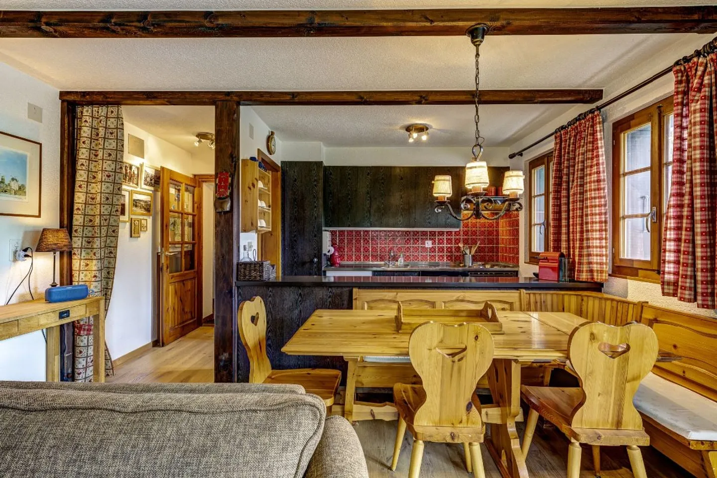 Klassisches 3-Schlafzimmer-Alpen-Chalet mit ausgezeichnetem Blick - Foto 8 von 13