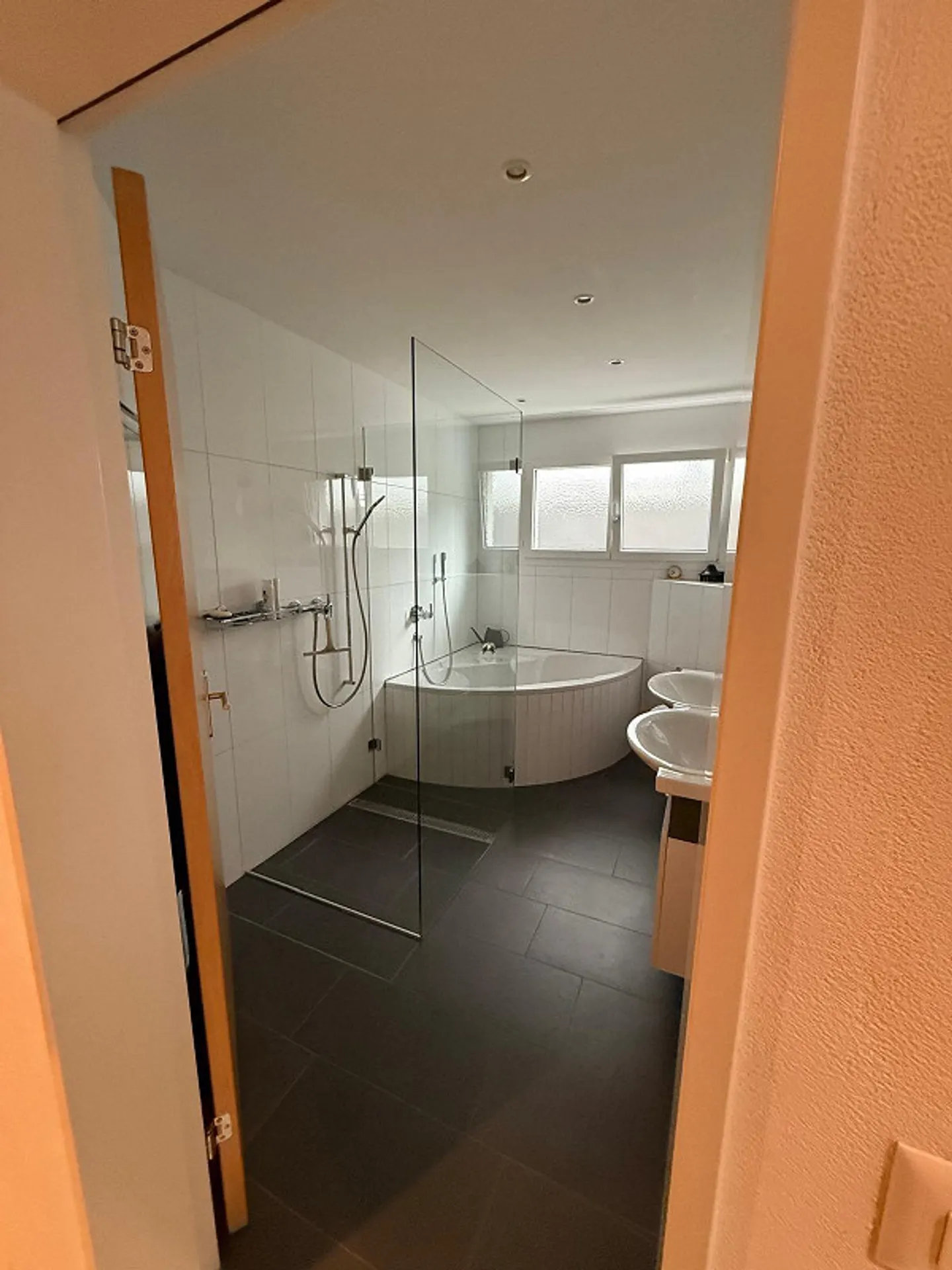 Appartement 3,5 pièces dans un endroit calme à Maienfeld - Photo 2 sur 7