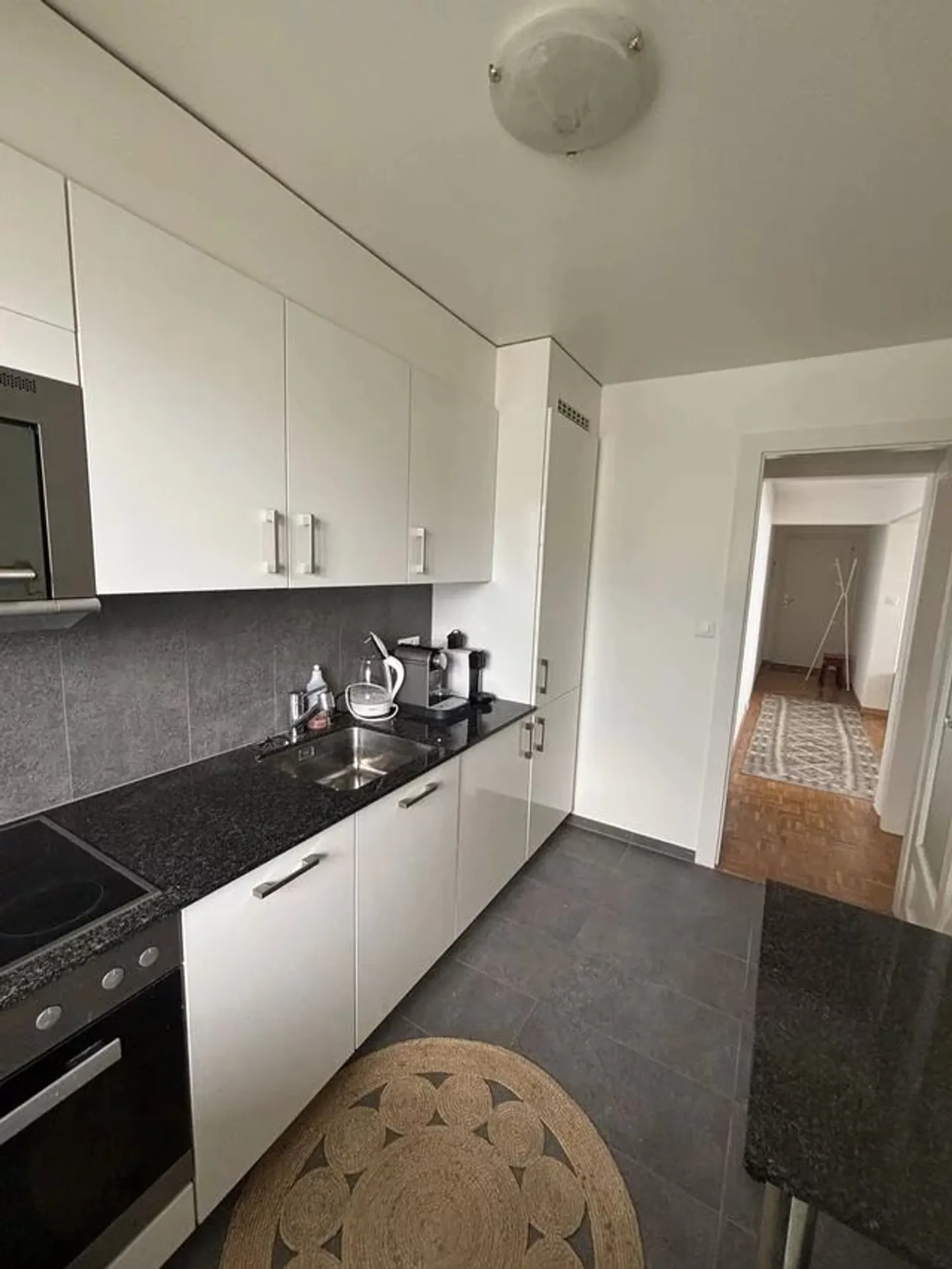 Appartement de 2 pièces meublés au 16ème étage avec vue sur Montreux et le lac. - Photo 9 sur 12