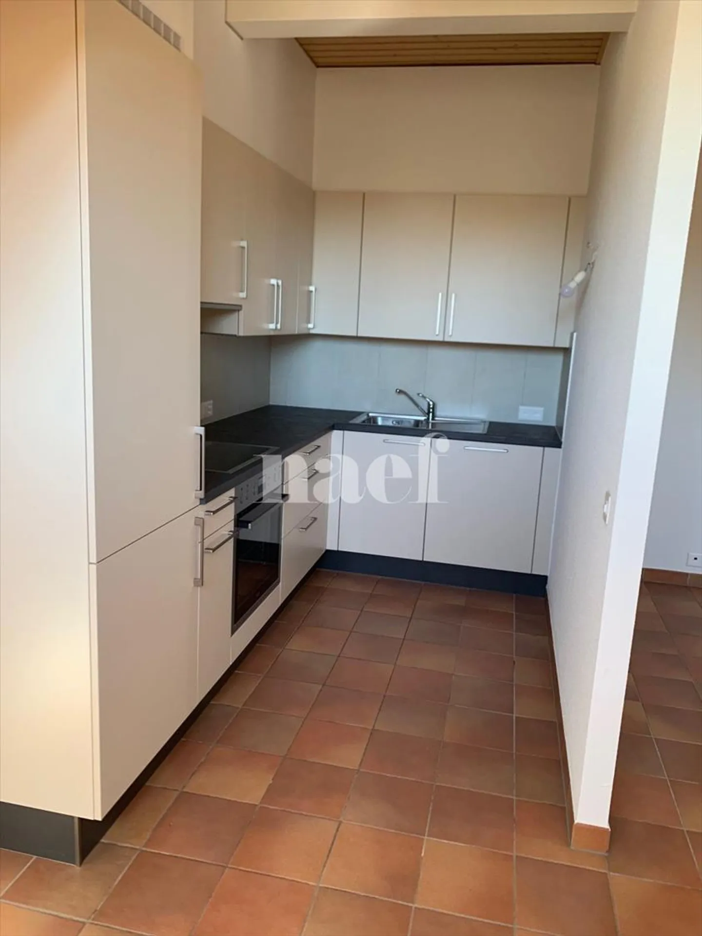 3.5 Room Apartment - Photo 2 of 6