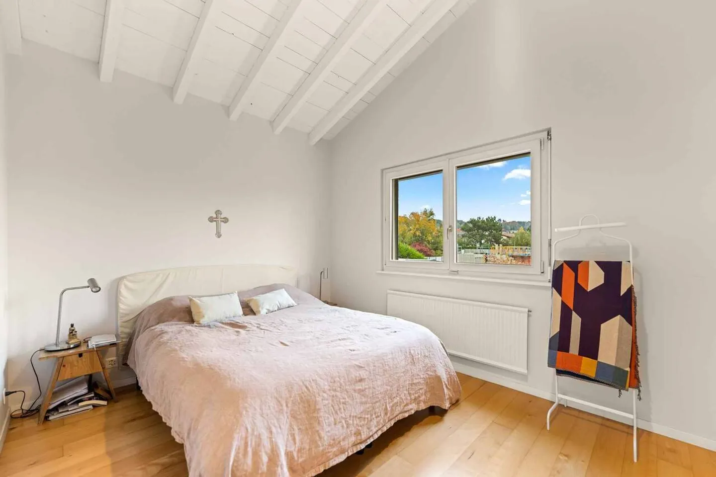 Charming individual bungalow with 5.5 rooms on a 1106 m² plot - Photo 5 of 12