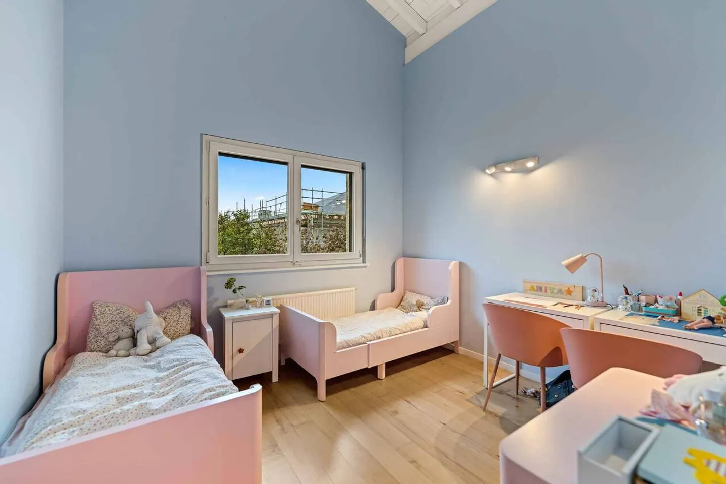 Charming individual bungalow with 5.5 rooms on a 1106 m² plot - Photo 7 of 12