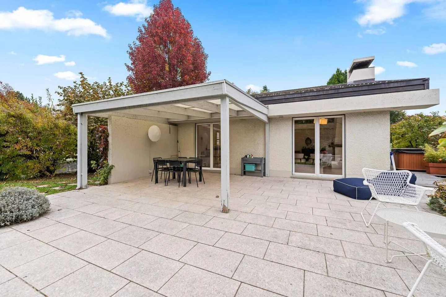 Charming individual bungalow with 5.5 rooms on a 1106 m² plot - Photo 9 of 12